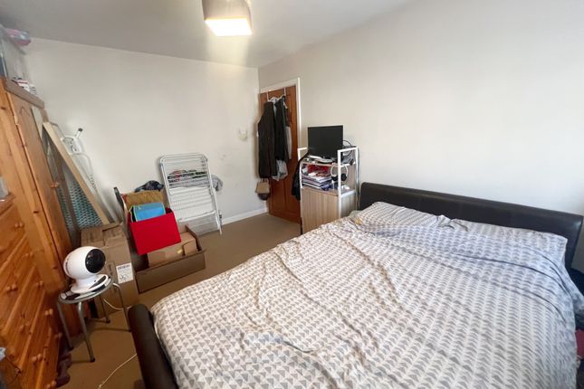 27, Southampton photo 5