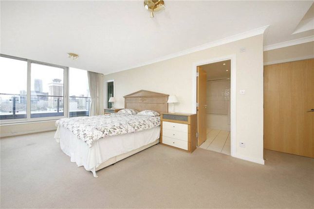 Thumbnail Flat for sale in Boardwalk Place, Canary Wharf, London