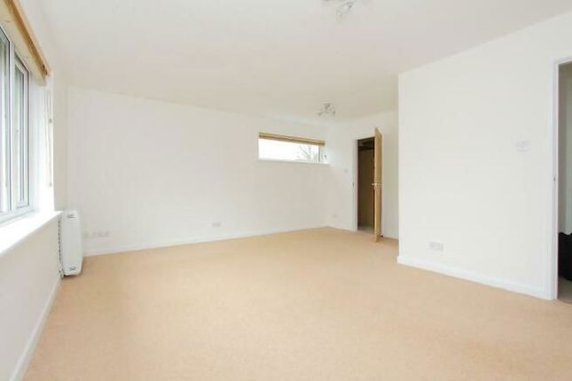 Flat for sale in Weyhill Road, Andover
