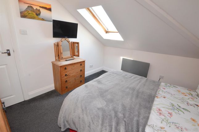 6 Bellevue Court, Crackwell Street, Tenby photo 4