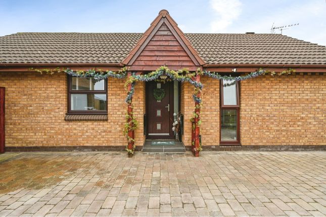60, Sunningdale Close, Warrington photo 2