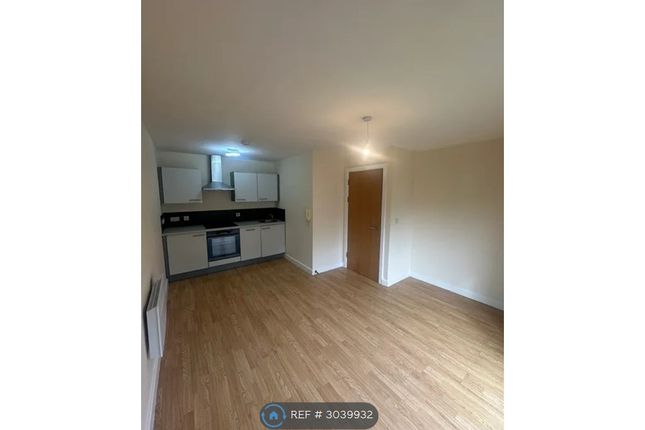 Flat, Lunar Otley Road, Bradford photo 2