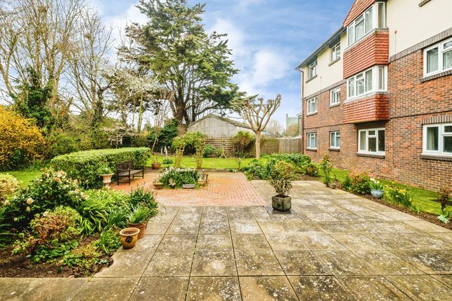 18, Freshbrook Court, Freshbrook Road, Lancing photo 4
