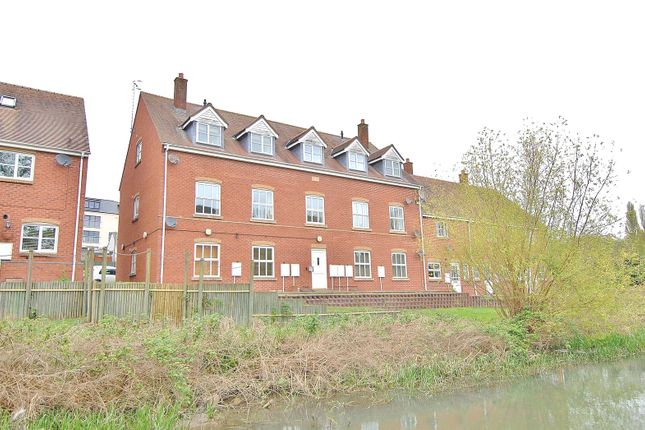 Thumbnail Flat to rent in Hilly Orchard, Stroud, Gloucestershire