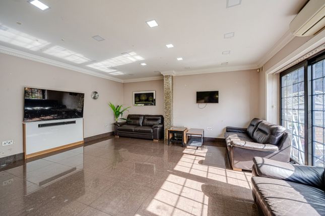 107, Park Avenue North, London photo 4