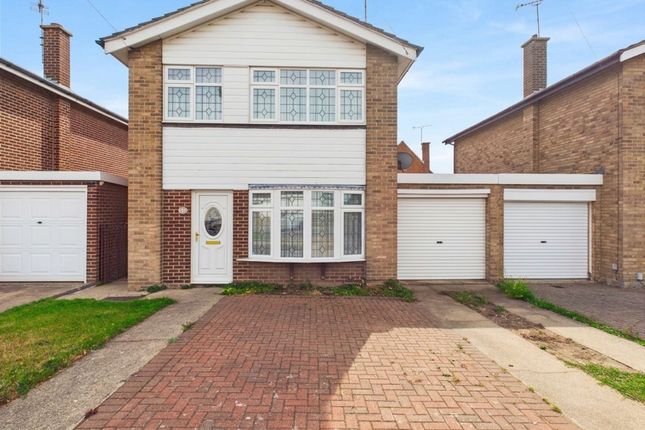 3-bed house on 90 The Sorrells, Stanford-Le-Hope, £375,000
