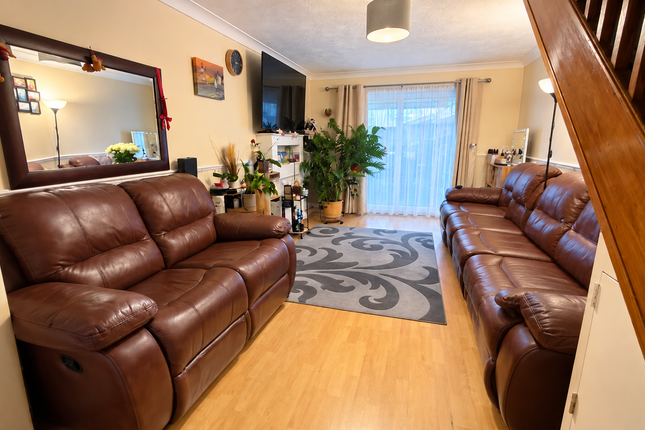 23, Joyners Close, Dagenham photo 2
