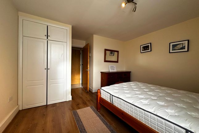 Flat 86, Regent Court, London photo 5