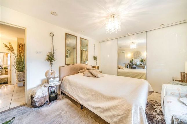 Flat 6, 49, Eardley Crescent, London photo 4