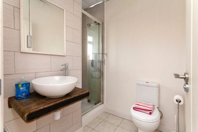 Room 2, 32 Downing Drive, Leicester photo 5