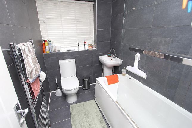 4, Tenbury Court, Wolverhampton photo 5