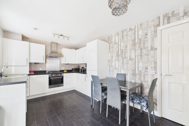 6, Twickenham Close, Hull photo 4