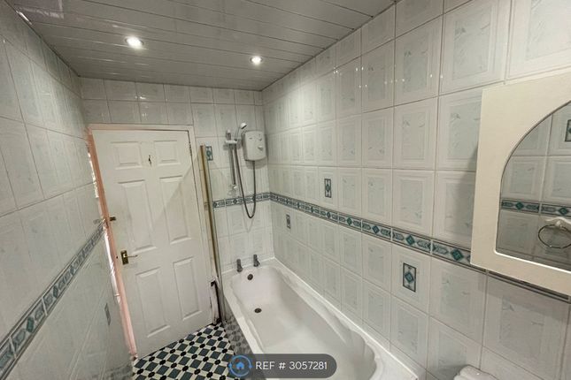 Ellangowan Road Flat Shawlands, Glasgow photo 3