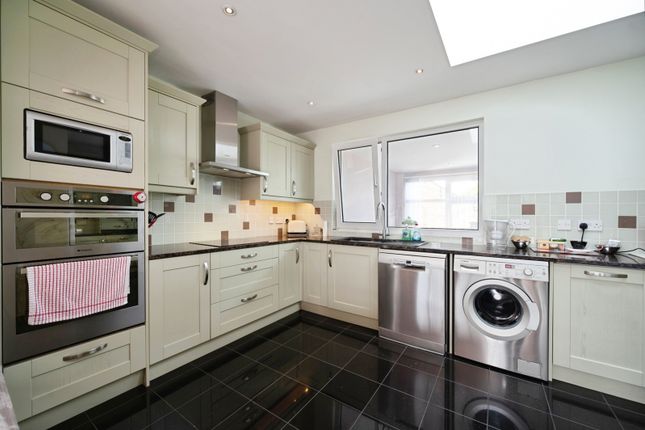 8, St. Thomas Avenue, Hampshire photo 4