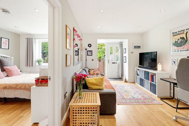 Flat 6, 58 Thistledene, Thames Ditton photo 3