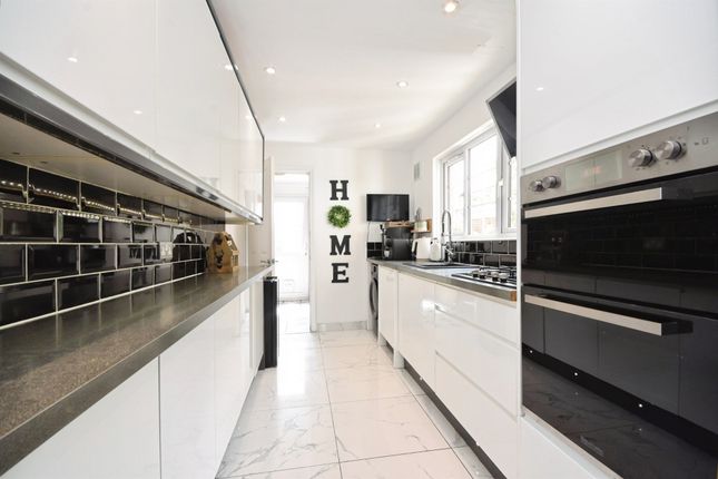 2, Houblon Drive, Chelmsford photo 3