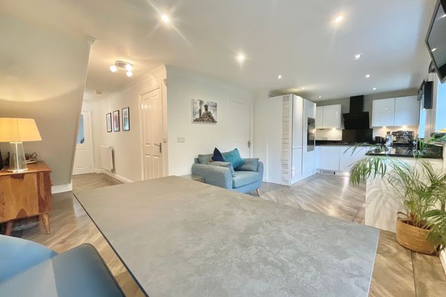 7 Anderton View, Stone photo 3