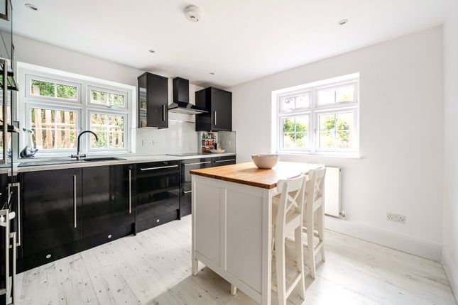 1, Brunstan Court, East Molesey photo 4