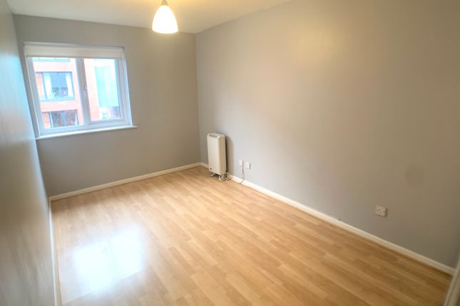 Flat to rent in Chantrell Court, Leeds