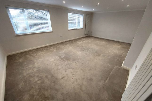 Flat 12 Leicester Court, Upper Park Road, Manchester photo 4