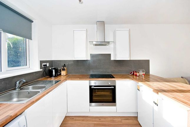 Flat Flat 6, 3, Cedar Gardens, Sutton photo 3