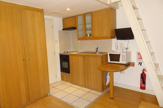 Flat 5, 39 Gloucester Street, London photo 4