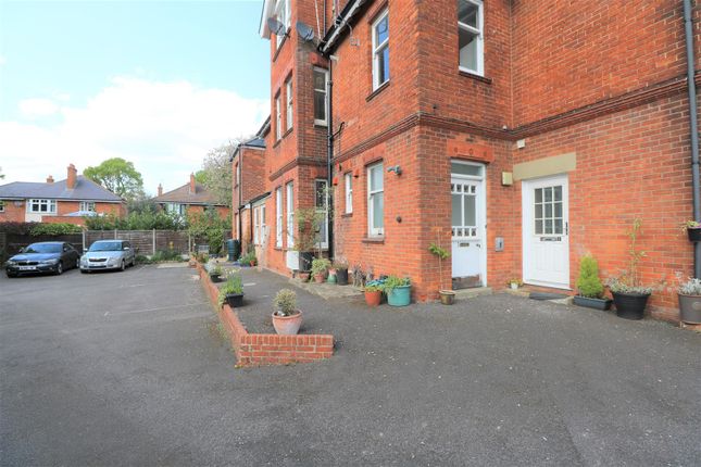 1 Silverthorne, 124 London Road, Camberley photo 4