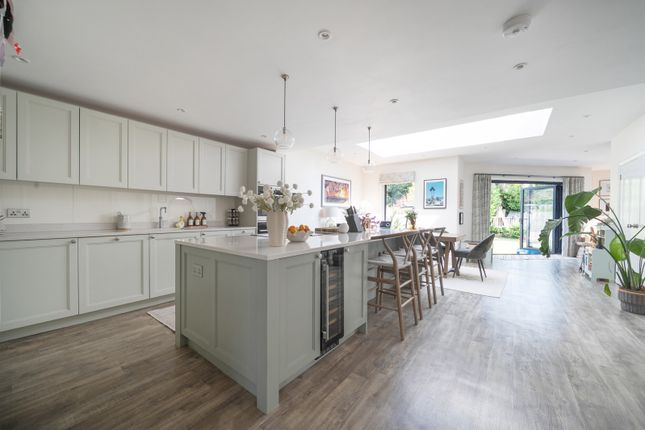 57, Rowan Walk, Bromley photo 4