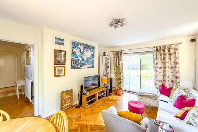 53, Pinn Way, Ruislip photo 3
