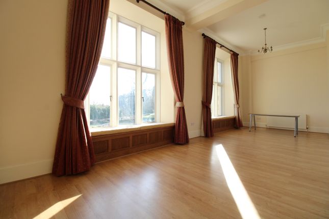 11 Edward House, Royal Earlswood Park, Redhill photo 2