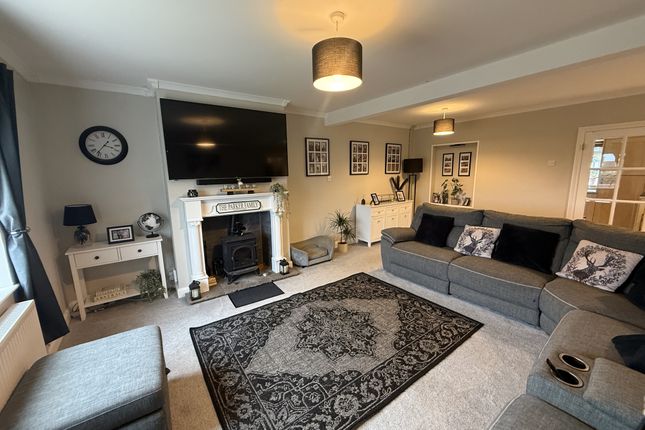 2 Furge Grove, Henstridge photo 2