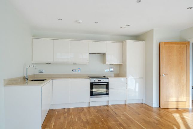 Flat 2, St. Brides House, 32, High Street, Beckenham photo 4