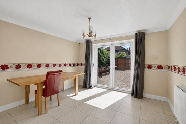 9, St. Clements Crescent, Benfleet photo 4
