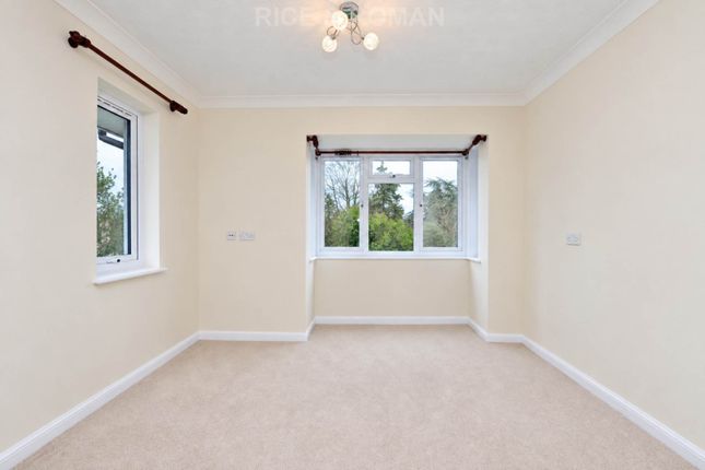 33 Cedar Court, Crockford Park Road, Addlestone photo 4