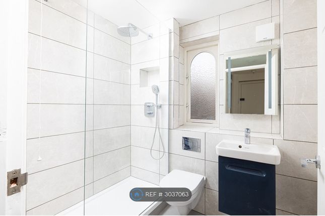 Flat A, Stockwell Lane, London photo 2