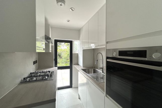 51, Thames Avenue, Greenford photo 2