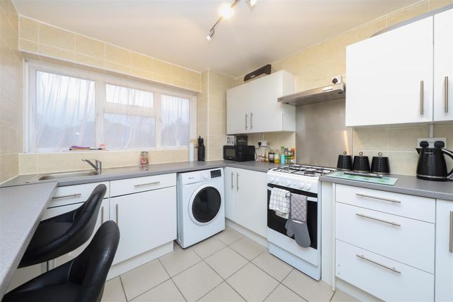 18, The Glebe, West Drayton photo 3
