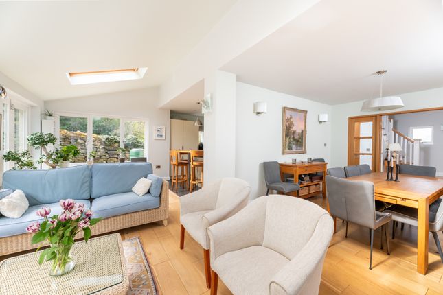 Woodside, 10, Cottingley Drive, West Yorkshire photo 3