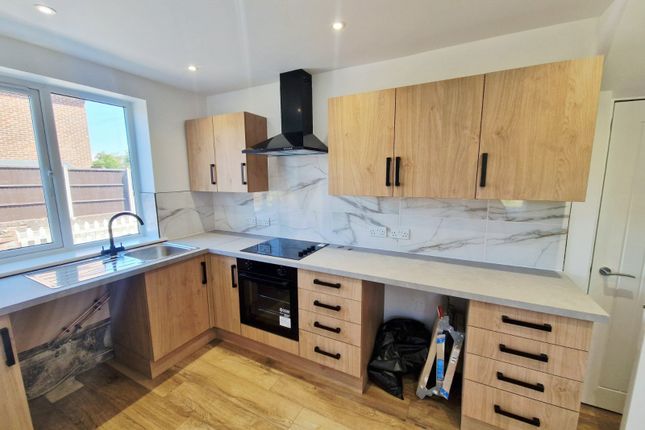 Room 2, 27, Heron Square, Hampshire photo 5