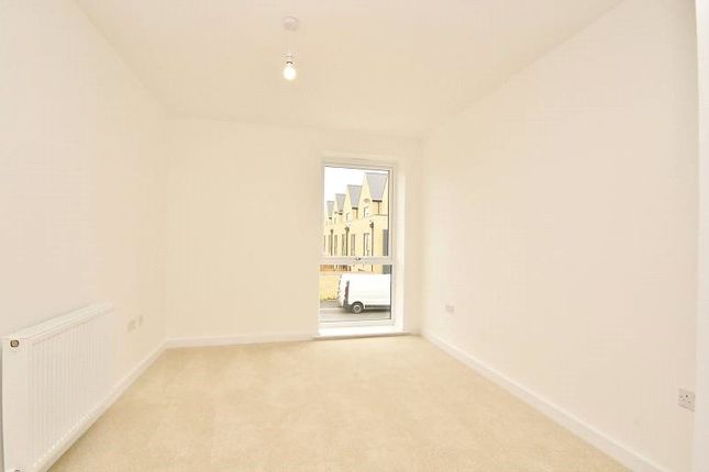 12, Wayfarring Court, Romford photo 4