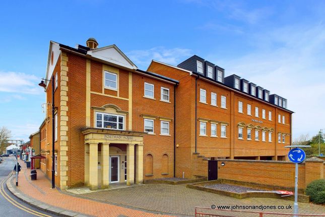 1-bed flat on 17, Portman House, Chertsey, £220,000