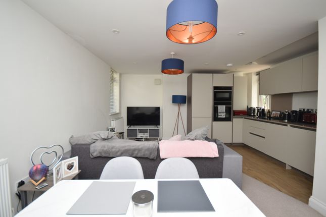 Flat to rent in Arden Grove, Harpenden