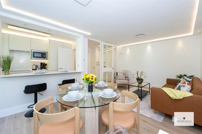 Flat 191, The Colonnades, London photo 4