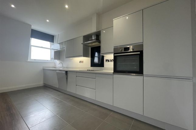 Flat for sale in Top Floor Apartment, Brooklands Development, Esplanade Gardens, Scarborough