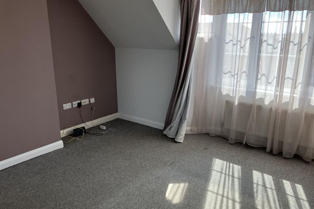 Flat 3, 27, Beach Road, Littlehampton photo 2