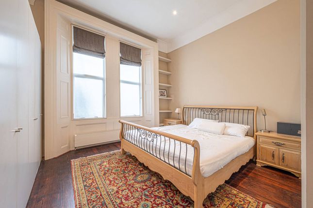 Maisonette for sale in Woodchurch Road, South Hampstead, London