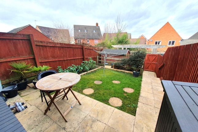 Terraced house for sale in Nightingale Way, Didcot