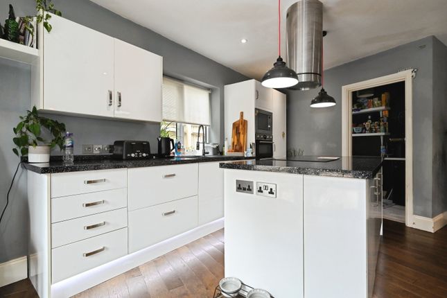 7, Charvil House Road, Reading photo 4
