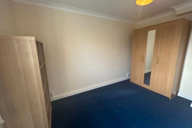 16 Byron Drive, Erith photo 2