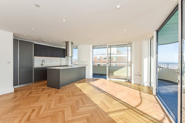 Flat for sale in Argentum, Kingsway, Hove Seafront